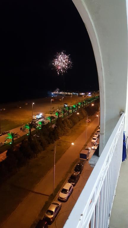 Apartment Magnolia Seaside บาทูมิ ภายนอก รูปภาพ