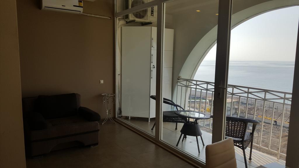 Apartment Magnolia Seaside บาทูมิ ภายนอก รูปภาพ